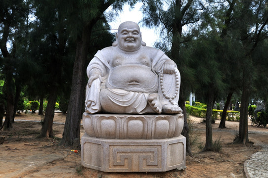 弥勒佛石雕像