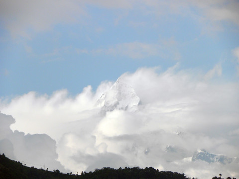 尼泊尔风光 遥望鱼尾峰