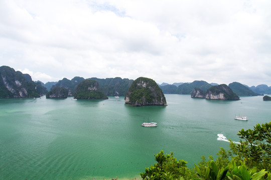 越南下龙湾 海上桂林风光