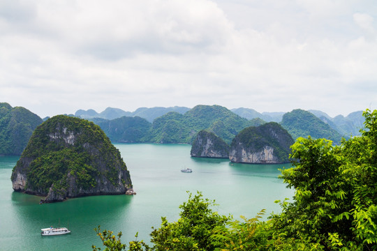 越南下龙湾 海上桂林风光