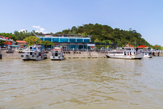 越南下龙湾 海上桂林 旅游码头