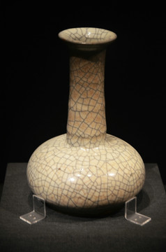 哥窑瓷瓶