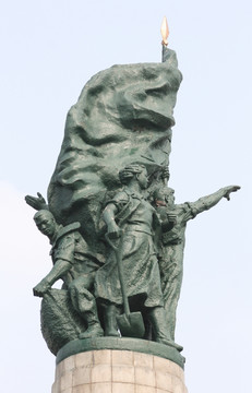 防洪纪念塔塔尖雕塑