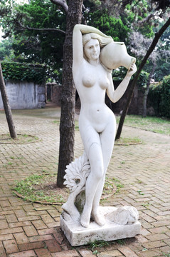 青岛花石楼的西洋雕塑