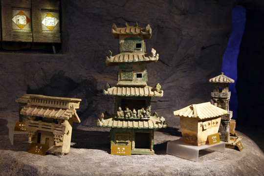 汉代绿釉陶楼