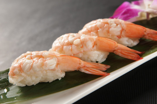 鲜虾手握寿司