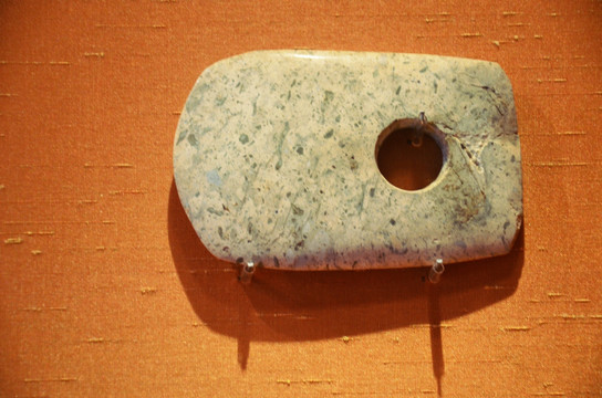 良渚文化有孔石斧