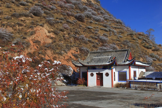 张掖 雪后马蹄寺