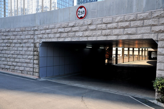 人行隧道口