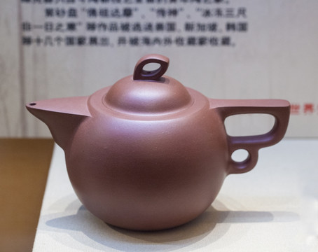 气宇轩昂 紫砂壶