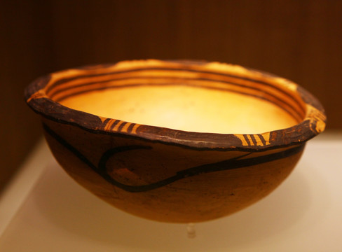 马家窑文化彩陶盆