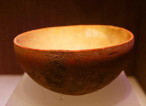 大地湾文化红陶钵