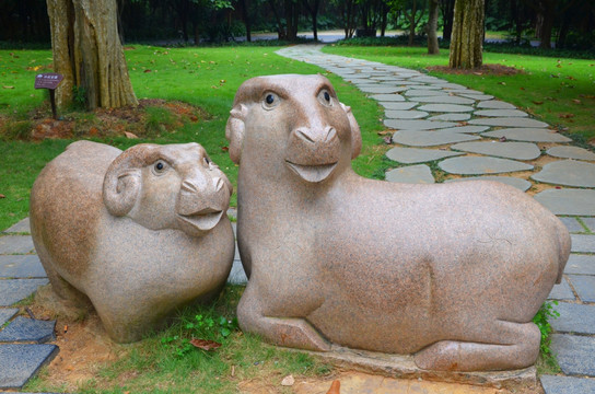 雕塑羊可爱石雕
