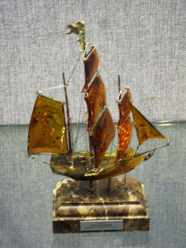 琥珀帆船