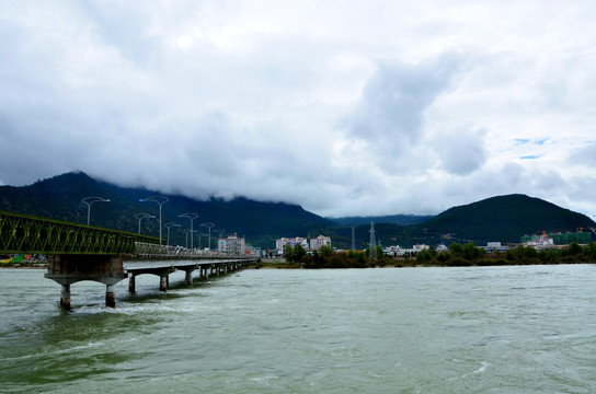 尼洋河大桥