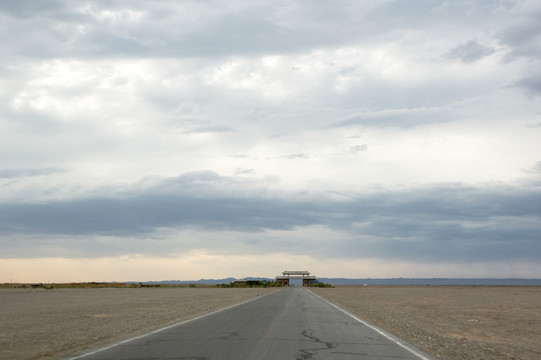 戈壁公路