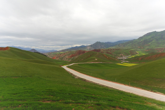 祁连山山路