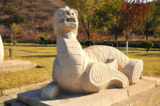 北京蟒山生肖石雕龙