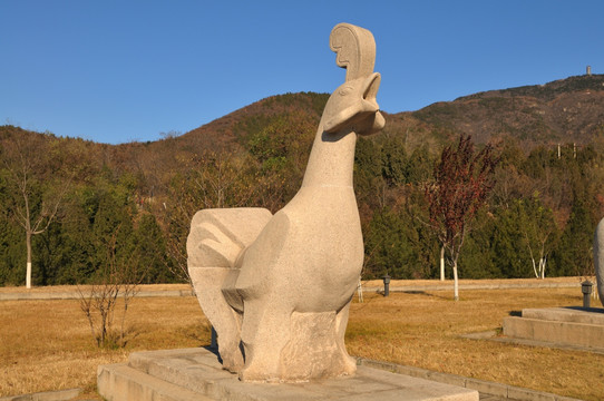 北京蟒山生肖石雕鸡