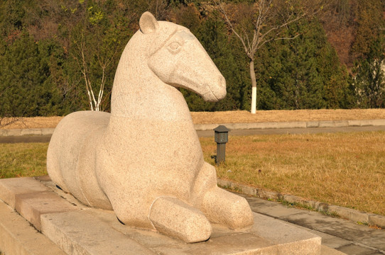 北京蟒山生肖石雕马