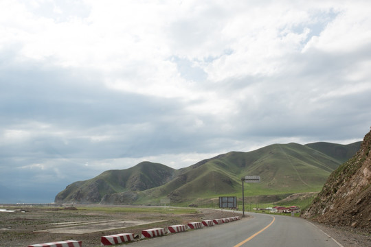 祁连山草原公路