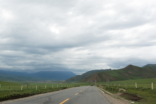 祁连山草原道路