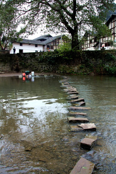 小河石墩