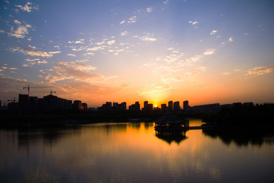 西安曲江南湖公园夕阳