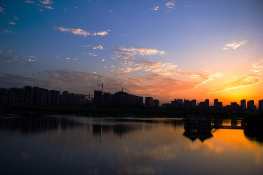 曲江南湖公园夕阳