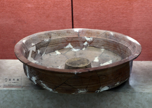 汉代陶盆