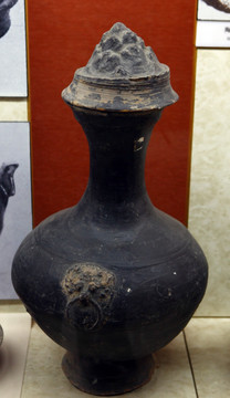 汉代黑漆衣陶壶