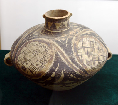 古代彩陶罐