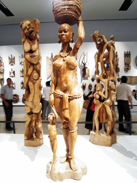 非洲女性雕刻艺术