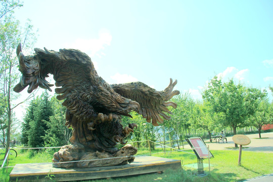 园博会老鹰雕塑