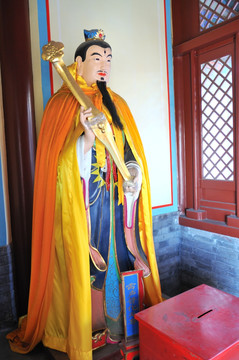 北京妙峰山雷声普化天尊塑像