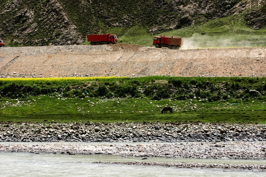 修建青藏铁路