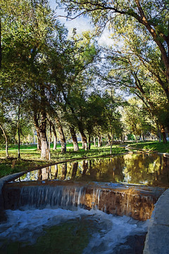 油画 小河流水