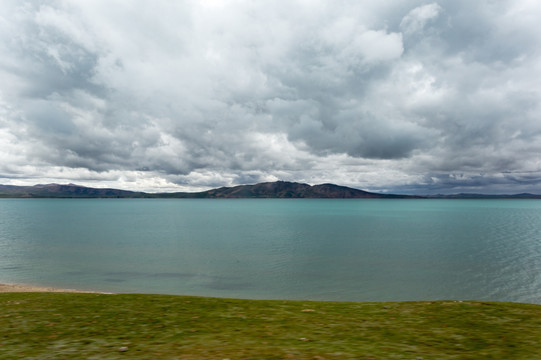 西藏错那湖