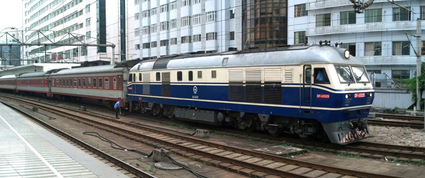 东方11型机车
