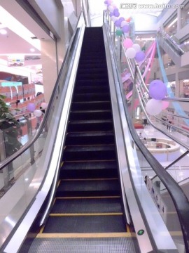 商场的自动扶梯