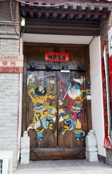北京八达岭客栈大门上的门神