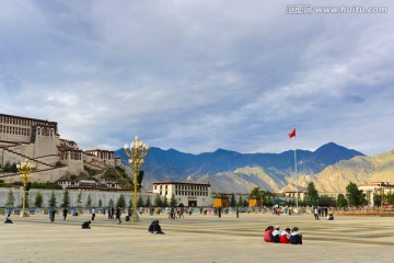 西藏布达拉宫广场