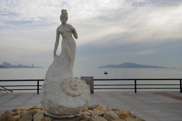 威海幸福公园海螺女石雕像
