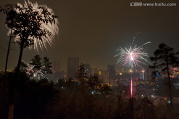 烟火下的城市