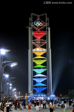北京奥运场馆的七彩玲珑塔夜景