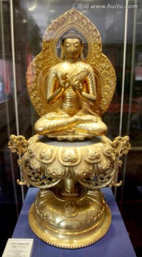 北京故宫的金嵌宝石释迦牟尼佛像