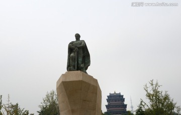 威海环翠楼前邓世昌铜雕像