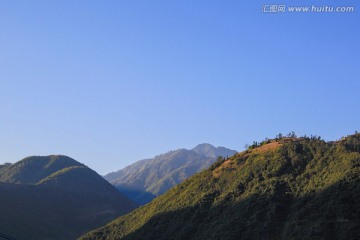 海螺沟磨西镇清晨