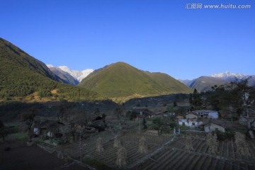 海螺沟磨西镇清晨