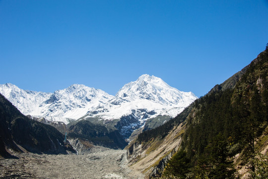 贡嘎雪山